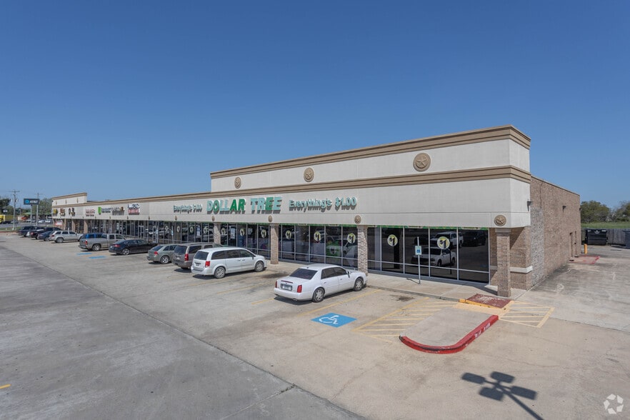 Primary Photo Of 1591 E Hwy 6, Alvin Storefront For Sale