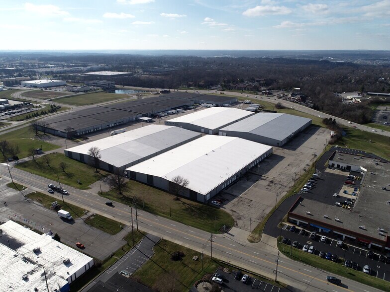 More Photos Of 11093 Kenwood Rd, Blue Ash Warehouse For Lease