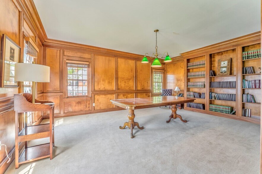More Photos Of 417 Court St, Calhoun Office For Sale