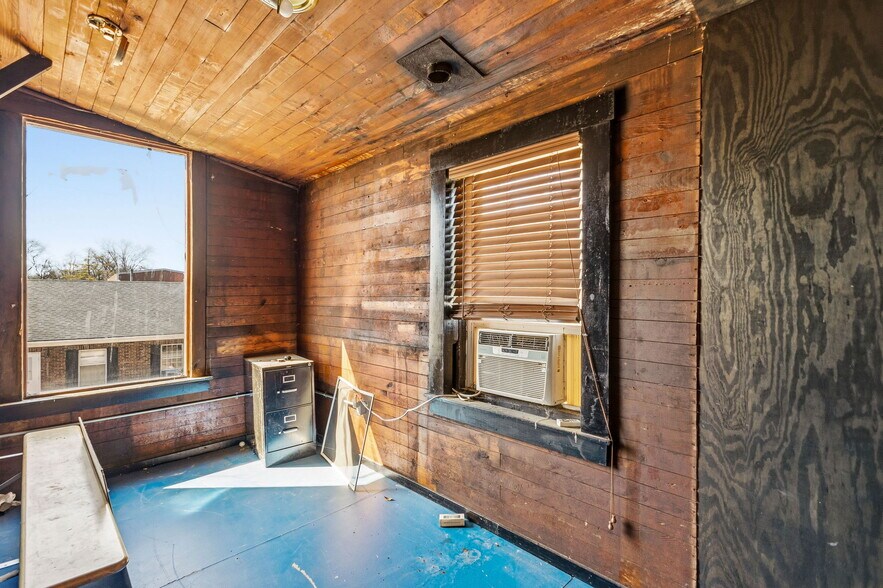 More Photos Of 316 N Main St, Columbia Storefront Retail Office For Sale