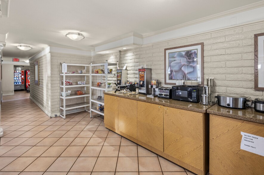 More Photos Of 911 S 48th St, Tempe Hotel For Sale