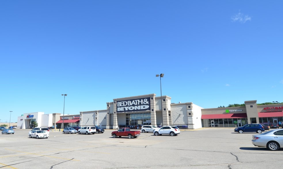 More Photos Of 4824-4870 1st Ave NE, Cedar Rapids Storefront For Lease