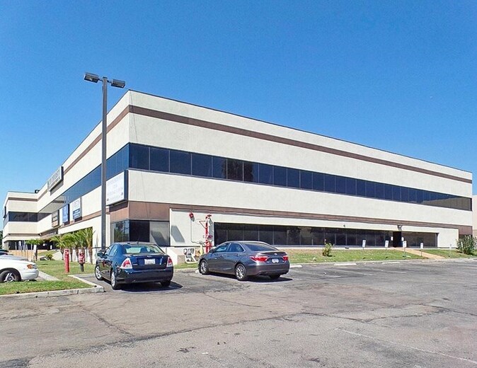 More Photos Of 555 W Redondo Beach Blvd, Gardena Office For Lease