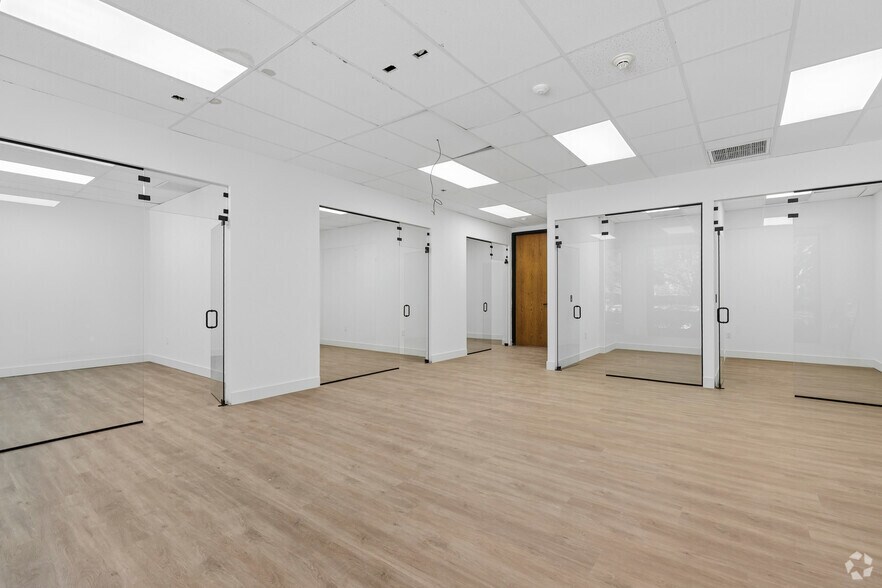 More Photos Of 16001 Bay Vista Dr, Clearwater Office For Lease