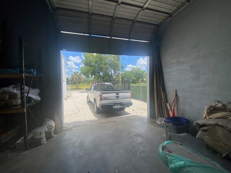 More Photos Of 6018 W Emma St, Tampa Warehouse For Lease