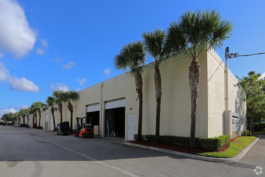 More Photos Of 352 Tall Pines Rd, West Palm Beach Warehouse For Lease