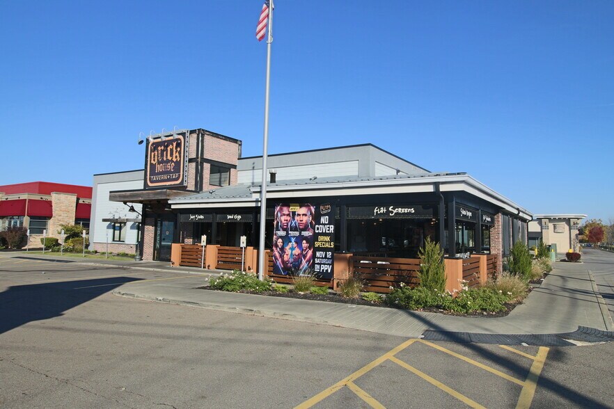 More Photos Of 4090-4100 Maple Rd, Amherst Freestanding For Lease