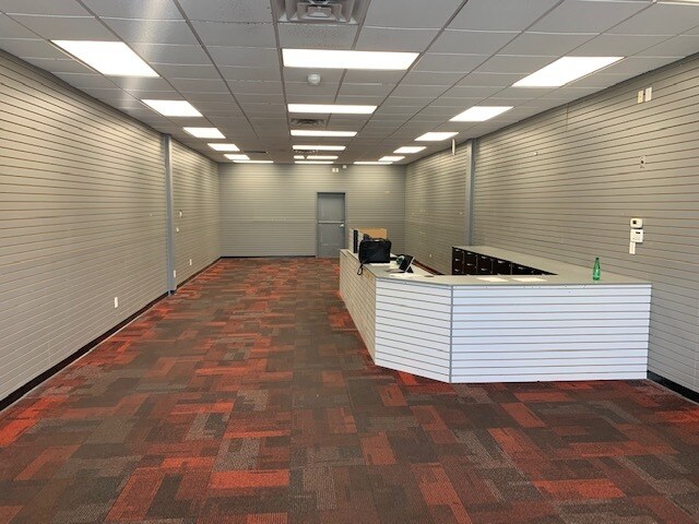 More Photos Of 198 Commonwealth Dr, Wytheville Storefront Retail Office For Lease