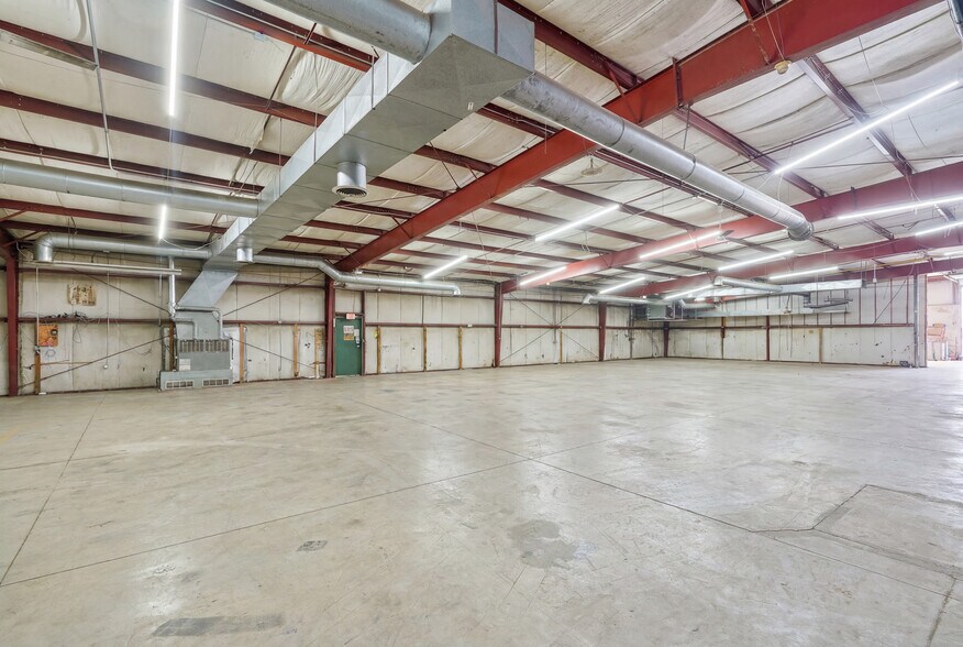 More Photos Of 301 Old Dubuque Rd, Anamosa Warehouse For Lease