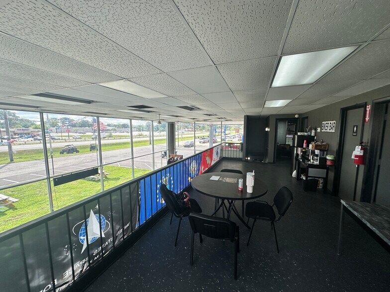 More Photos Of 1001 N Coliseum Blvd, Fort Wayne Auto Dealership For Lease