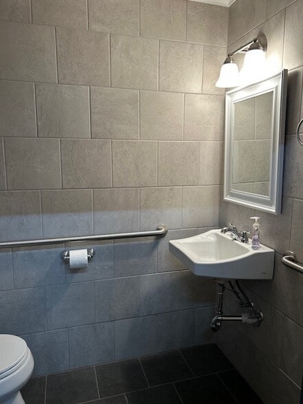 More Photos Of 399-411 Pleasant Ave, Hamburg Warehouse For Sale