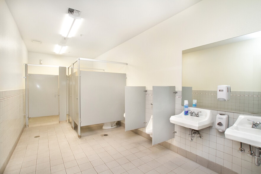 More Photos Of 1811 S 7th St, San Jose Warehouse For Sale