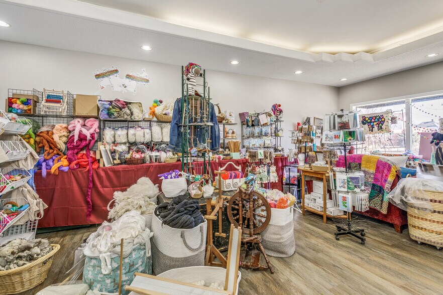 More Photos Of 609-611 N Dale St N, Saint Paul Storefront Retail Residential For Sale