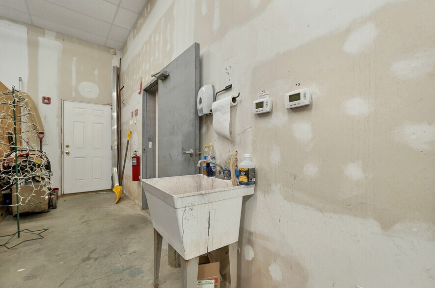 More Photos Of 1210 White Mountain Hwy, Ossipee Freestanding For Sale