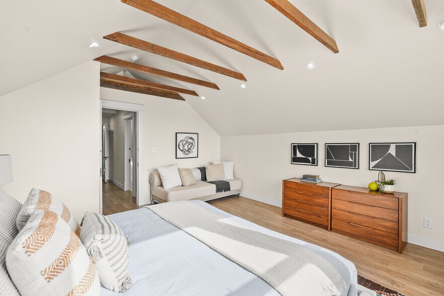 More Photos Of 844 E Kensington Rd, Los Angeles Specialty For Sale