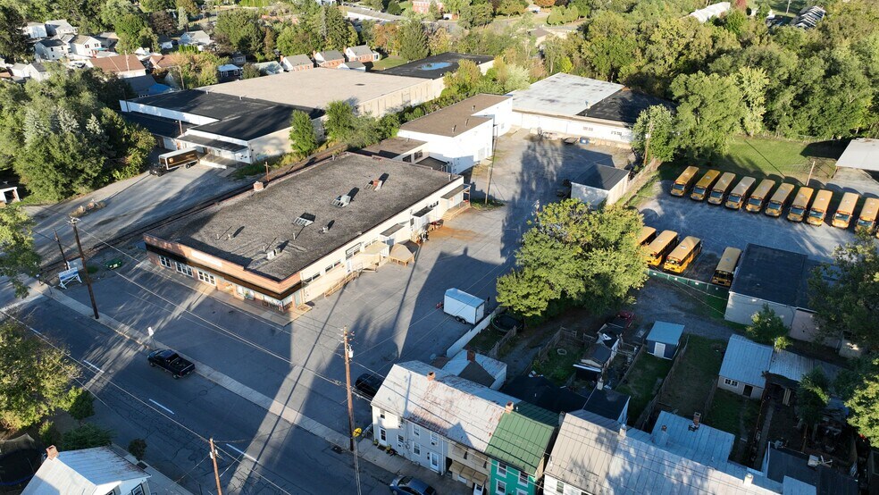 More Photos Of 405 N East St, Carlisle Distribution For Lease