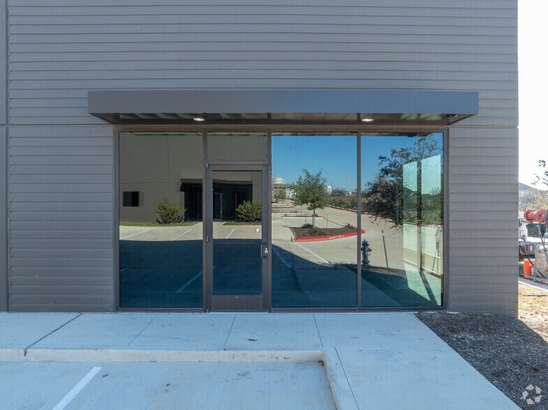 More Photos Of 1300 Westinghouse Rd, Georgetown Warehouse For Lease