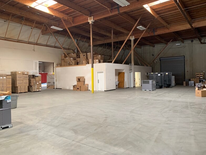 More Photos Of 2201 E Brundage Ln, Bakersfield Distribution For Lease