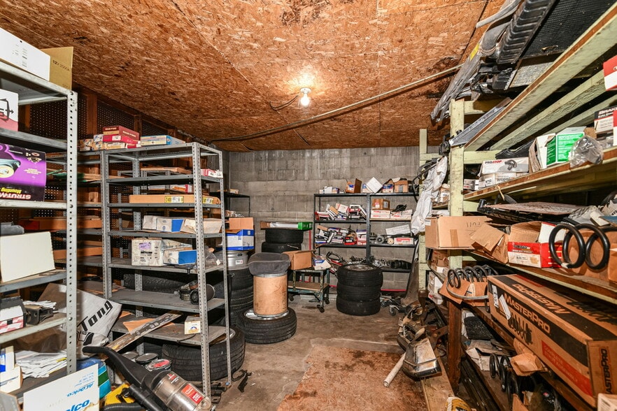 More Photos Of 715 W 30th St, Indianapolis Auto Repair For Sale