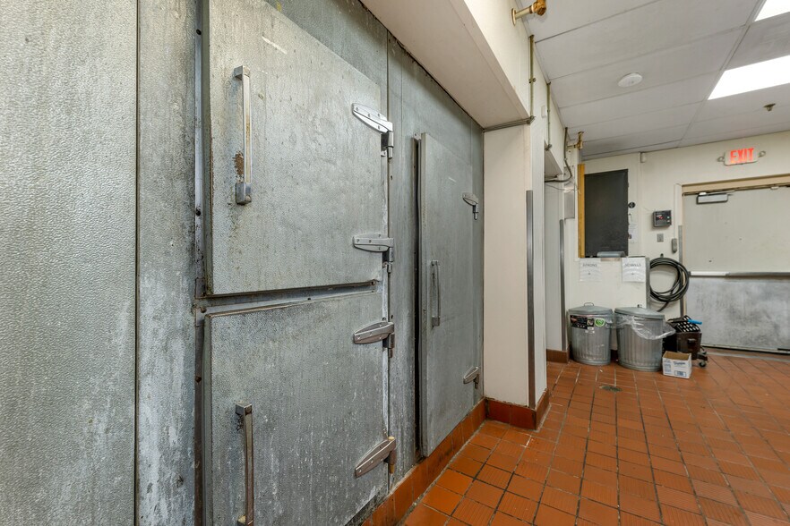 More Photos Of 224 S River Rd, Bedford General Retail For Sale