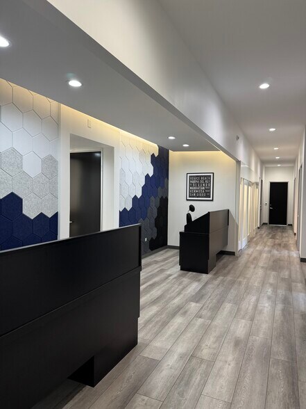 More Photos Of 825 S Barrington Ave, Los Angeles Office For Sale
