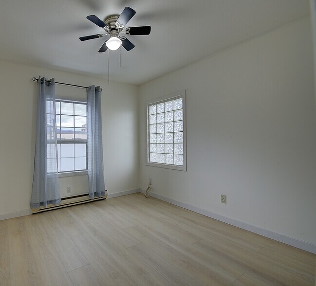 More Photos Of 2437 Main St, West Kelowna Storefront Retail Residential For Sale