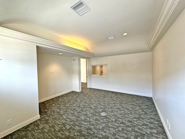 More Photos Of 1715 State St, Santa Barbara Office For Lease