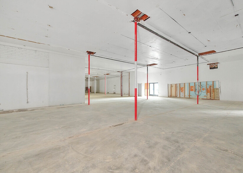 More Photos Of 6840-6842 Hayvenhurst Ave, Van Nuys Distribution For Sale