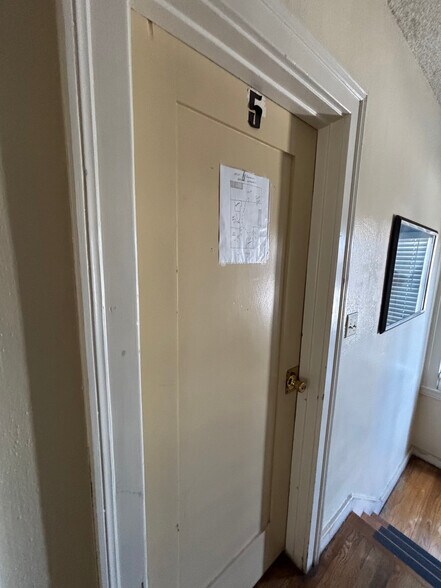 More Photos Of 2025 N Broadway, Santa Ana Office Residential For Lease