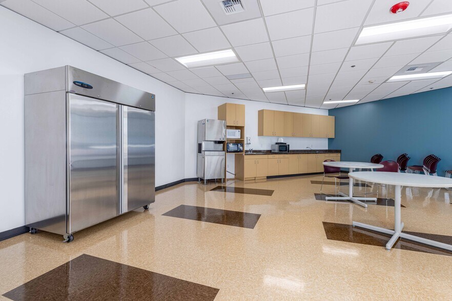 More Photos Of 1002 15th St SW, Auburn Unknown For Lease