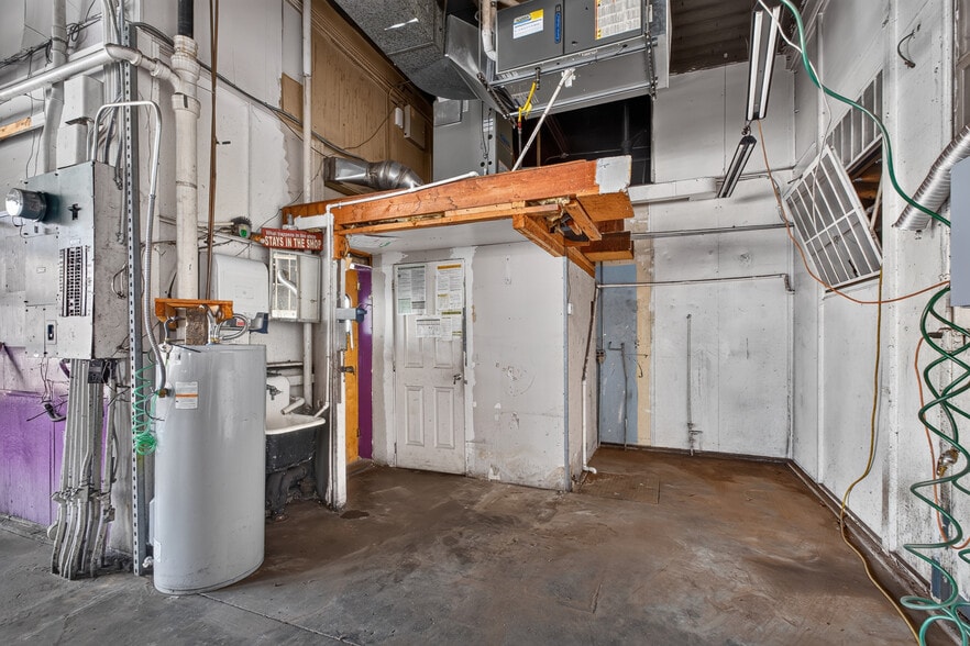 More Photos Of 1058 N State St, Bellingham General Retail For Sale