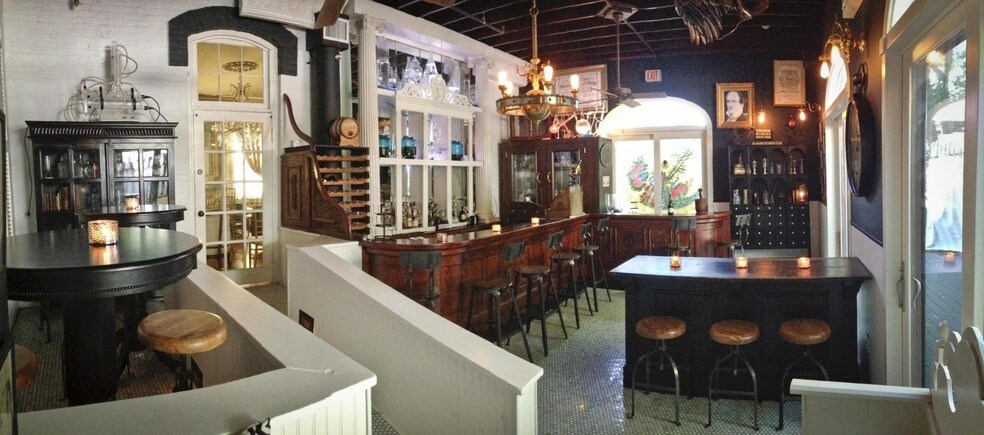 More Photos Of 304 S Wells St, Lake Geneva Hotel For Sale