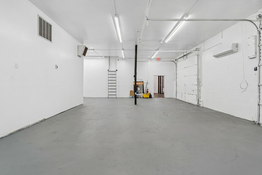 More Photos Of 6536 Lincoln Way N, Saint Petersburg Office For Lease