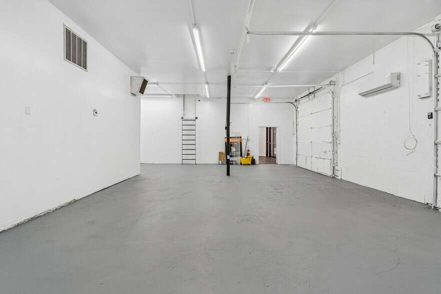 More Photos Of 6536 Lincoln Way N, Saint Petersburg Warehouse For Lease