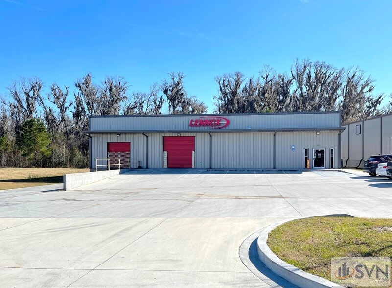 Primary Photo Of 36 W Chatham Ct, Garden City Showroom For Lease