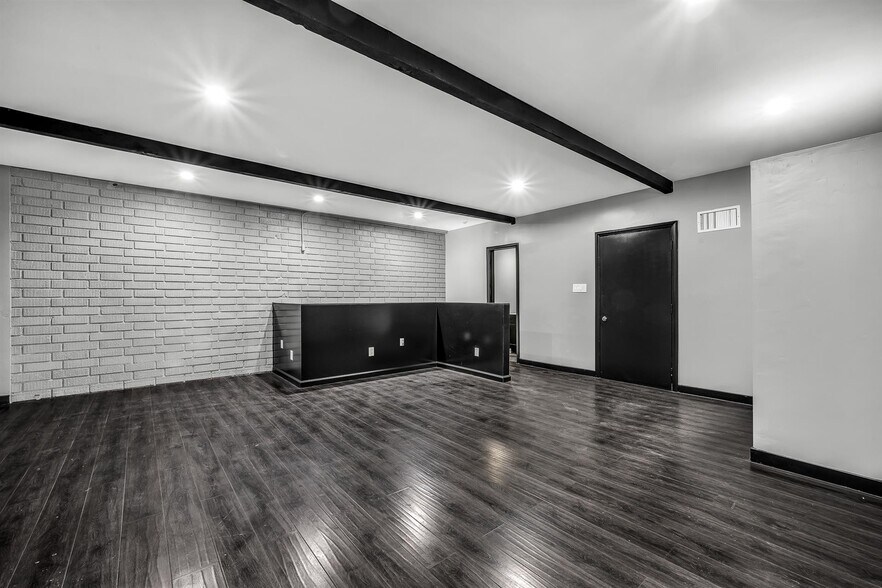 More Photos Of 5727 W Adams Blvd, Los Angeles Warehouse For Sale