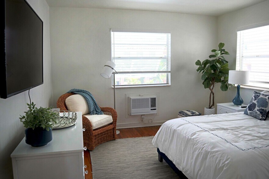 More Photos Of 172 N County Rd, Palm Beach Apartments For Sale