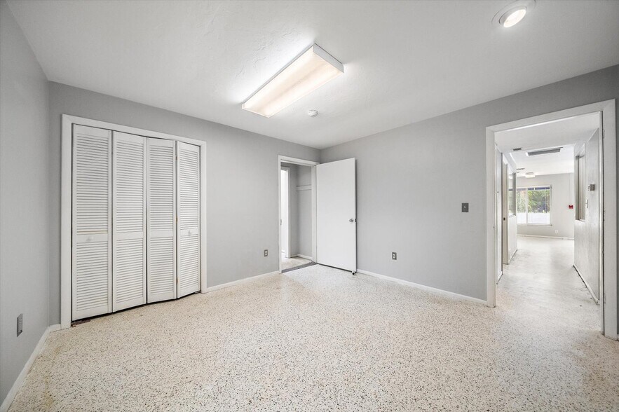 More Photos Of 4242 McIntosh Ln, Sarasota Storefront Retail Office For Sale