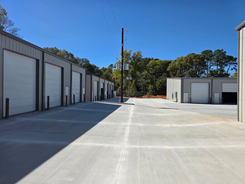 More Photos Of 200 Porter Rd, Conroe Unknown For Lease