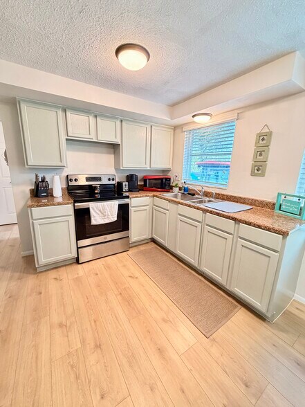 More Photos Of 1322 N Pinellas Ave, Tarpon Springs Office For Sale