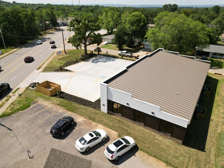 More Photos Of 3215 Old Greenwood Rd, Fort Smith Office For Sale