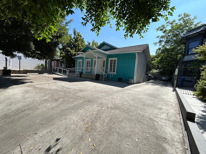 Primary Photo Of 428 N Larchmont Blvd, Los Angeles Medical For Lease