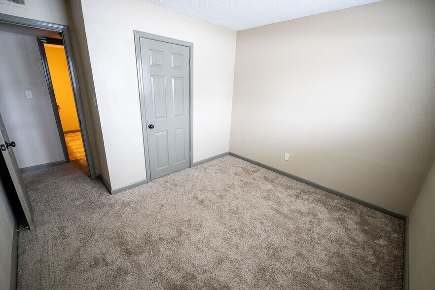 More Photos Of 300 E Windsor, Arkansas City Apartments For Sale