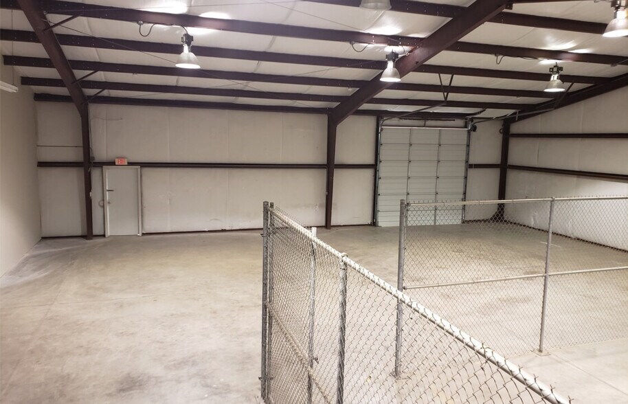 More Photos Of 5335 Brystone Dr, Houston Flex For Lease