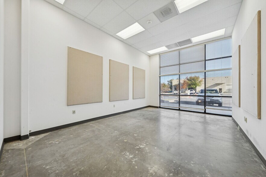 More Photos Of 111 Cooperative Way, Georgetown Flex For Lease