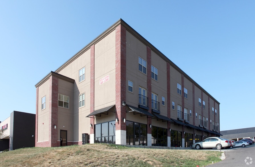 Primary Photo Of Suite 3, Bloomington Apartments For Lease