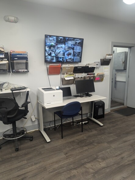 More Photos Of 1860 Stratford Ave, Stratford Auto Repair For Sale