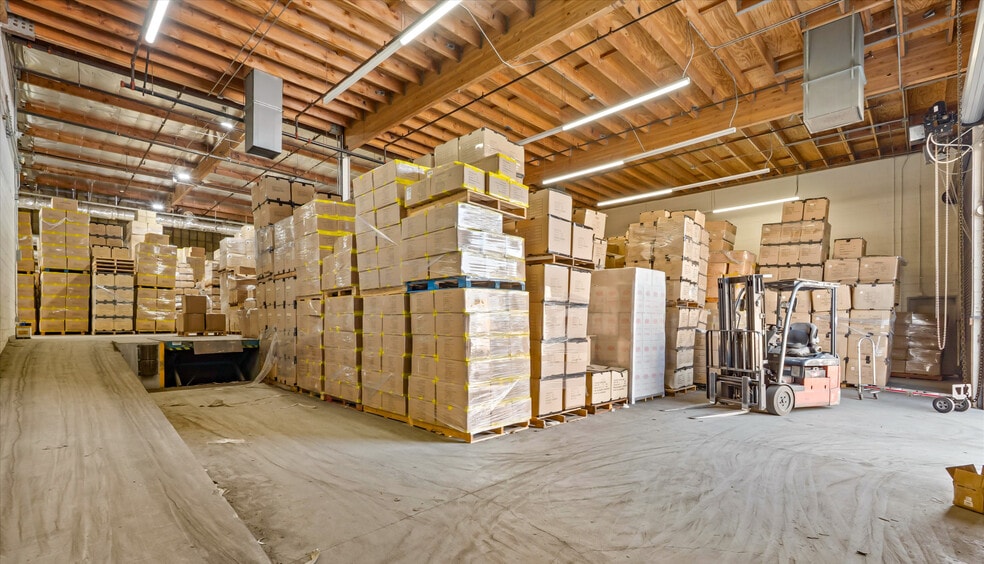 More Photos Of 2001 Saturn St, Monterey Park Light Distribution For Sale