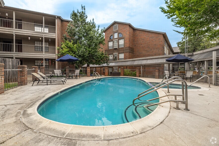 More Photos Of 2410 Memorial Dr, Bryan Apartments For Sale