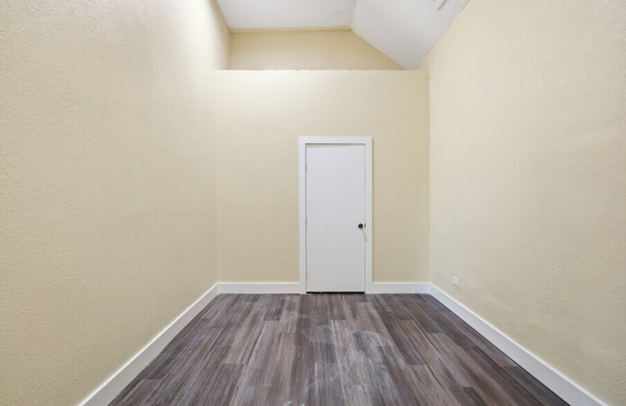More Photos Of 17621 Stacey Ln, Lago Vista Lodge Meeting Hall For Lease